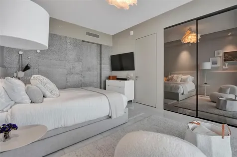18975 Collins Avenue Sunny Isles Beach FL 33160