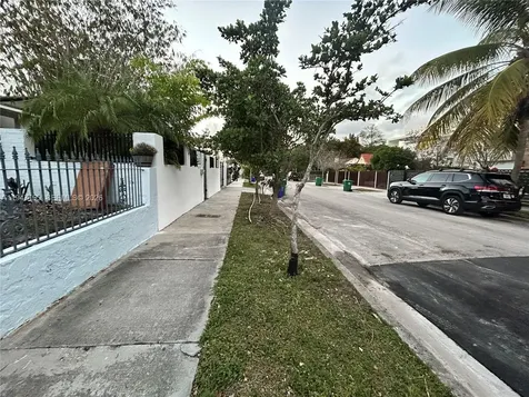 1352 SW 16th Street Miami FL 33145