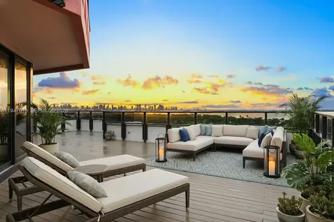 5225 Collins Avenue Miami Beach FL 33140