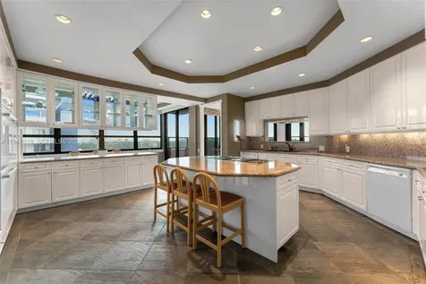 5225 Collins Avenue Miami Beach FL 33140