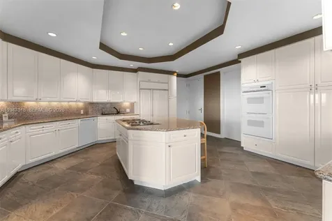 5225 Collins Avenue Miami Beach FL 33140