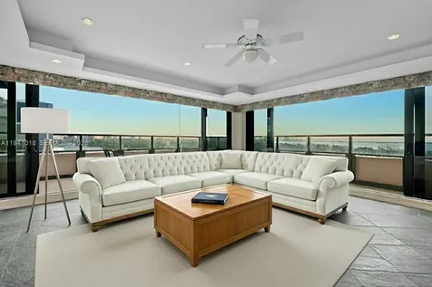 5225 Collins Avenue Miami Beach FL 33140