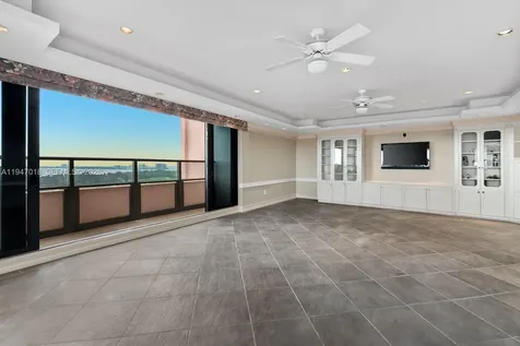 5225 Collins Avenue Miami Beach FL 33140