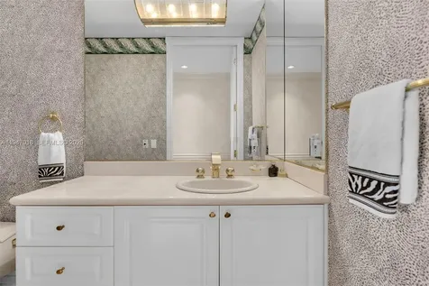 5225 Collins Avenue Miami Beach FL 33140