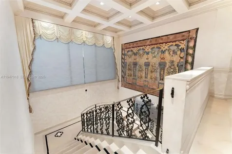 5225 Collins Avenue Miami Beach FL 33140