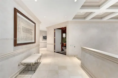 5225 Collins Avenue Miami Beach FL 33140