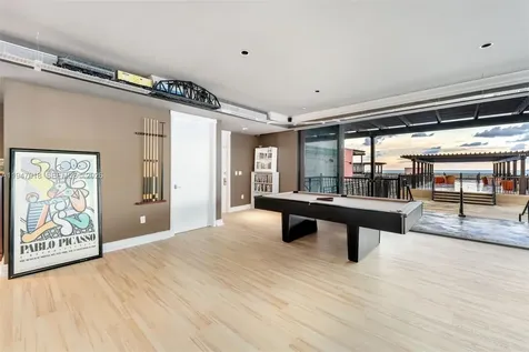 5225 Collins Avenue Miami Beach FL 33140