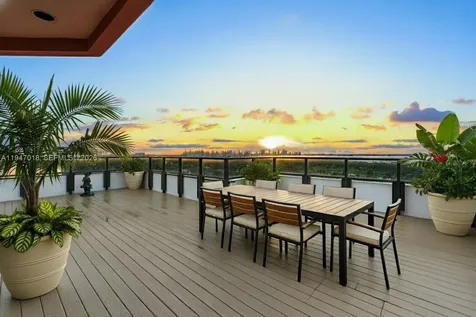 5225 Collins Avenue Miami Beach FL 33140