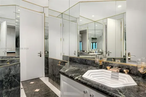 5225 Collins Avenue Miami Beach FL 33140