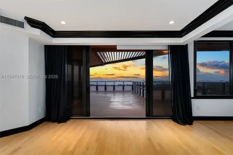 5225 Collins Avenue Miami Beach FL 33140