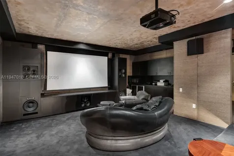 5225 Collins Avenue Miami Beach FL 33140