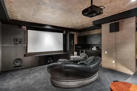 5225 Collins Avenue Miami Beach FL 33140