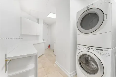 5225 Collins Avenue Miami Beach FL 33140