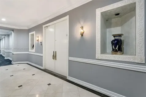 5225 Collins Avenue Miami Beach FL 33140