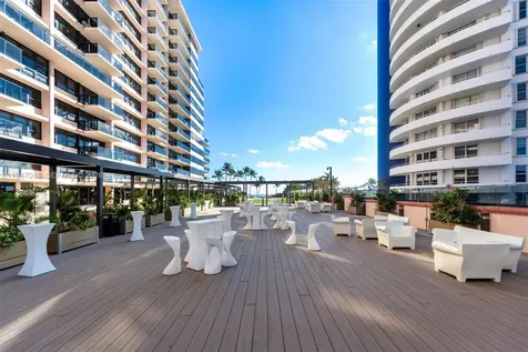 5225 Collins Avenue Miami Beach FL 33140