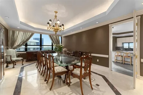5225 Collins Avenue Miami Beach FL 33140