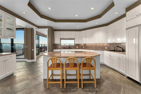 5225 Collins Avenue Miami Beach FL 33140