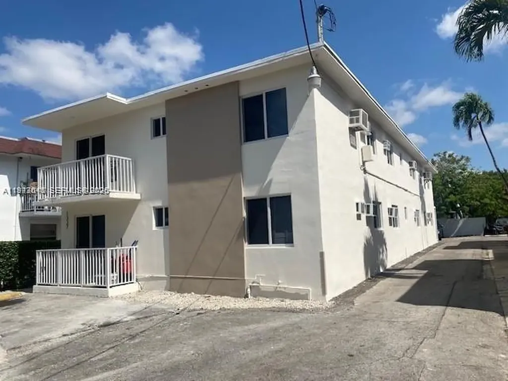 1327 SW 3 Street Miami FL 33135