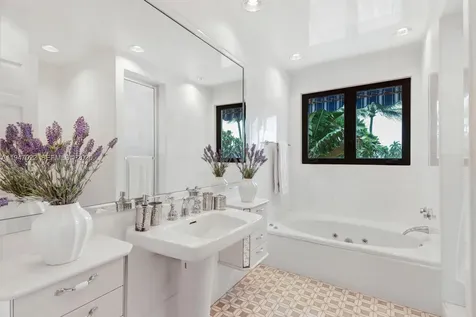 56 S Hibiscus Drive Miami Beach FL 33139