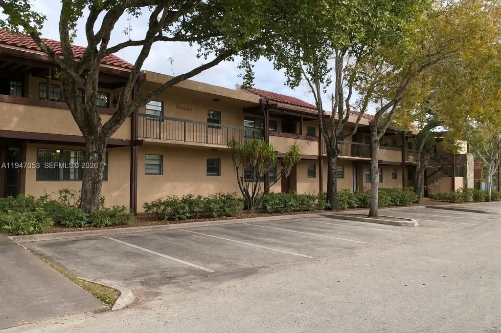 20851 San Simeon Way Miami FL 33179