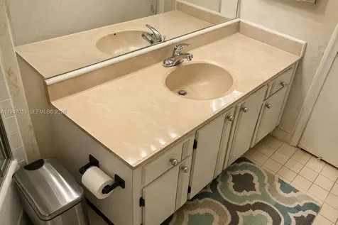20851 San Simeon Way Miami FL 33179