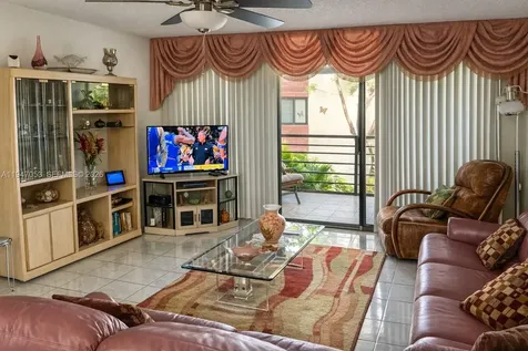 20851 San Simeon Way Miami FL 33179