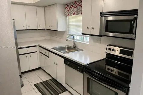 20851 San Simeon Way Miami FL 33179