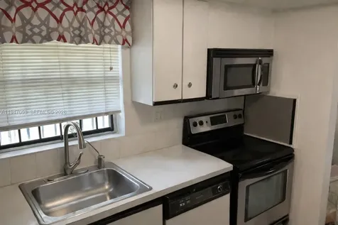 20851 San Simeon Way Miami FL 33179