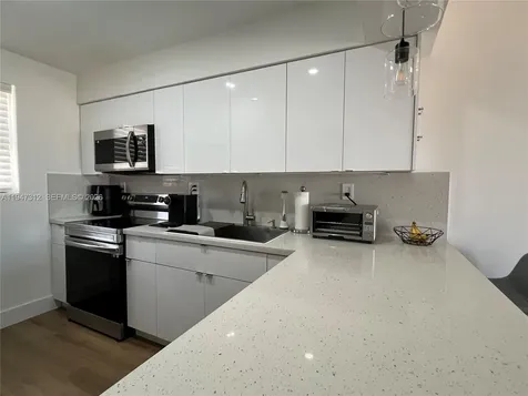 8425 NW 8th Street Miami FL 33126