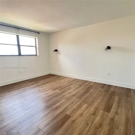8425 NW 8th Street Miami FL 33126