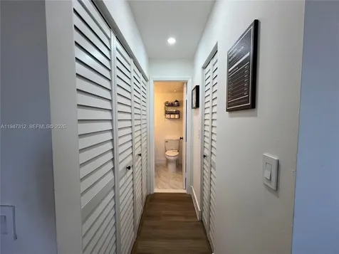 8425 NW 8th Street Miami FL 33126