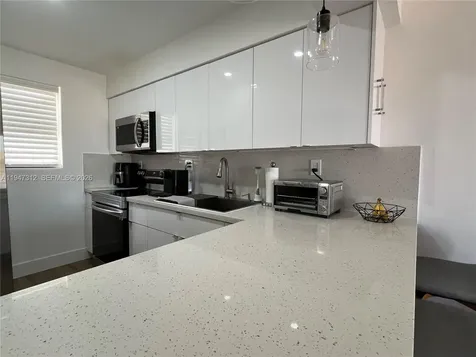 8425 NW 8th Street Miami FL 33126