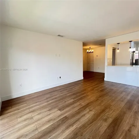 8425 NW 8th Street Miami FL 33126