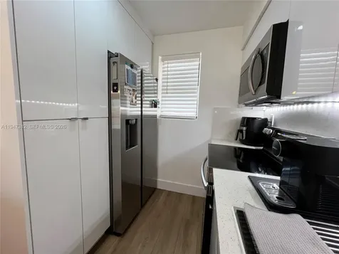 8425 NW 8th Street Miami FL 33126