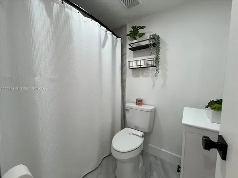 8425 NW 8th Street Miami FL 33126