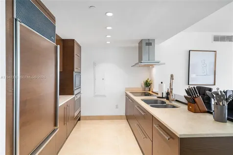 495 Brickel Avenue Miami FL 33131