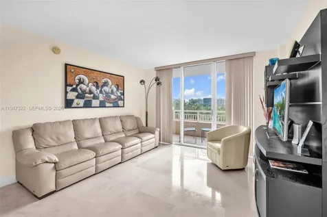 19501 W Country Club Drive Aventura FL 33180