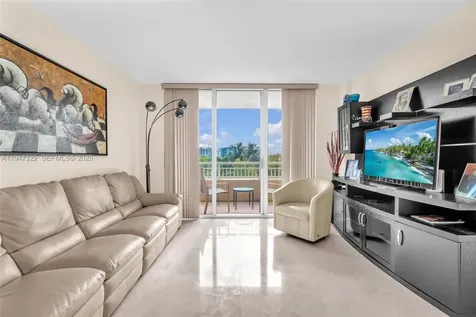 19501 W Country Club Drive Aventura FL 33180