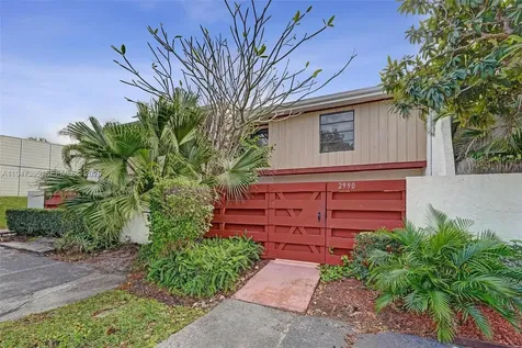 2990 Oaktree Lane Hollywood FL 33021
