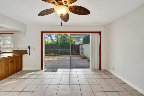 2990 Oaktree Lane Hollywood FL 33021