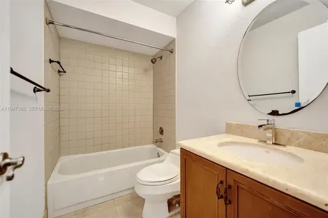2990 Oaktree Lane Hollywood FL 33021