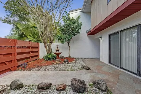 2990 Oaktree Lane Hollywood FL 33021