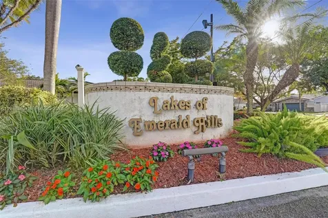 2990 Oaktree Lane Hollywood FL 33021