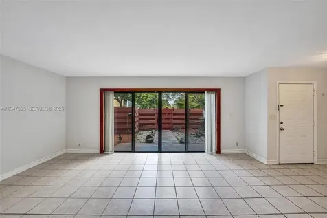 2990 Oaktree Lane Hollywood FL 33021