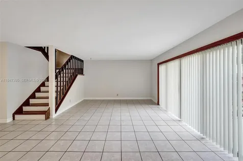 2990 Oaktree Lane Hollywood FL 33021