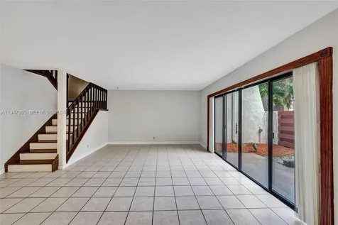 2990 Oaktree Lane Hollywood FL 33021