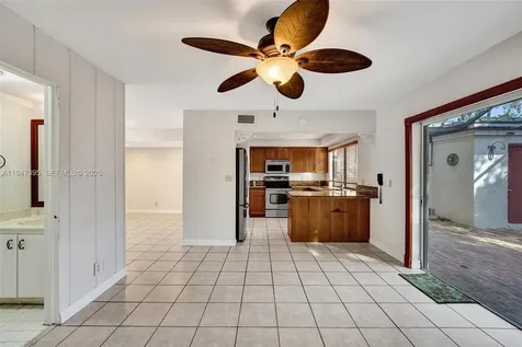 2990 Oaktree Lane Hollywood FL 33021