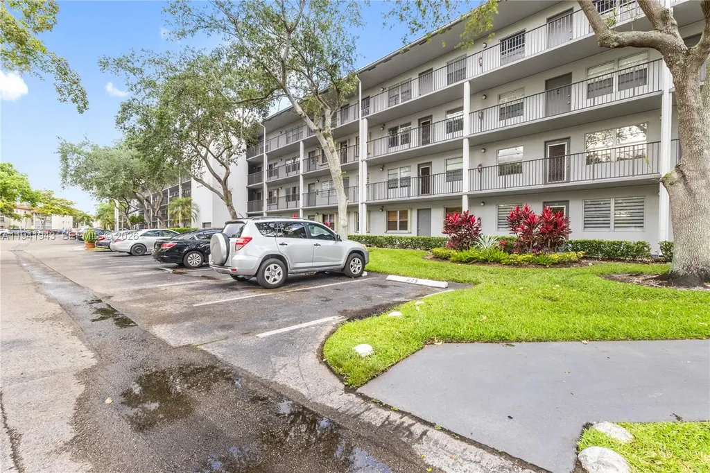251 SW 132 Way Pembroke Pines FL 33027