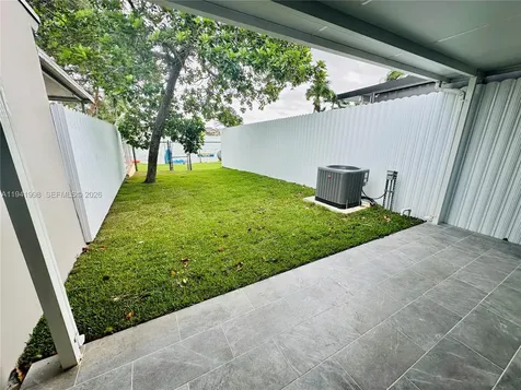 7157 W 19th Court Hialeah FL 33014