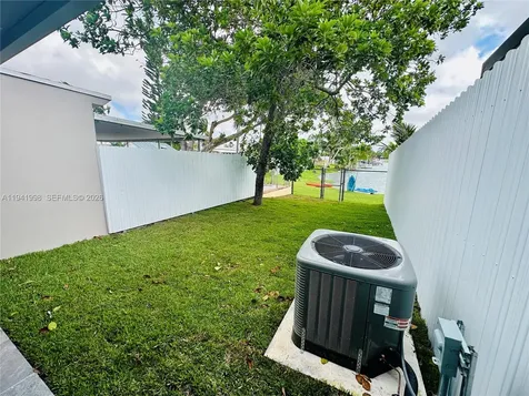 7157 W 19th Court Hialeah FL 33014